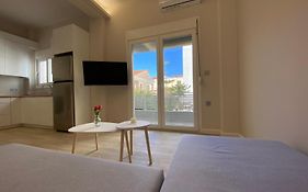 A Modern & Homely 1Br Apartment